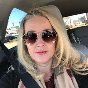 Meet your Posher, Elizabeth